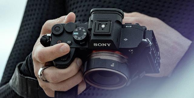 さながらアーティスト気分。写真を撮るのが楽しくなるカメラとレンズ