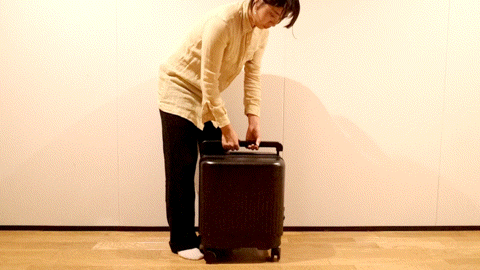 お土産を買いすぎても大丈夫！自在に拡張できるスーツケースが便利すぎ