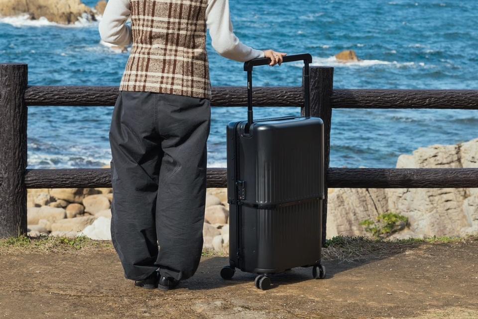 お土産を買いすぎても大丈夫！自在に拡張できるスーツケースが