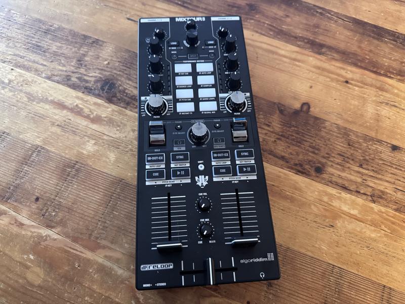Reloop Mixtour ProにDJプレイヤーなんていらんのですよ | ギズモード