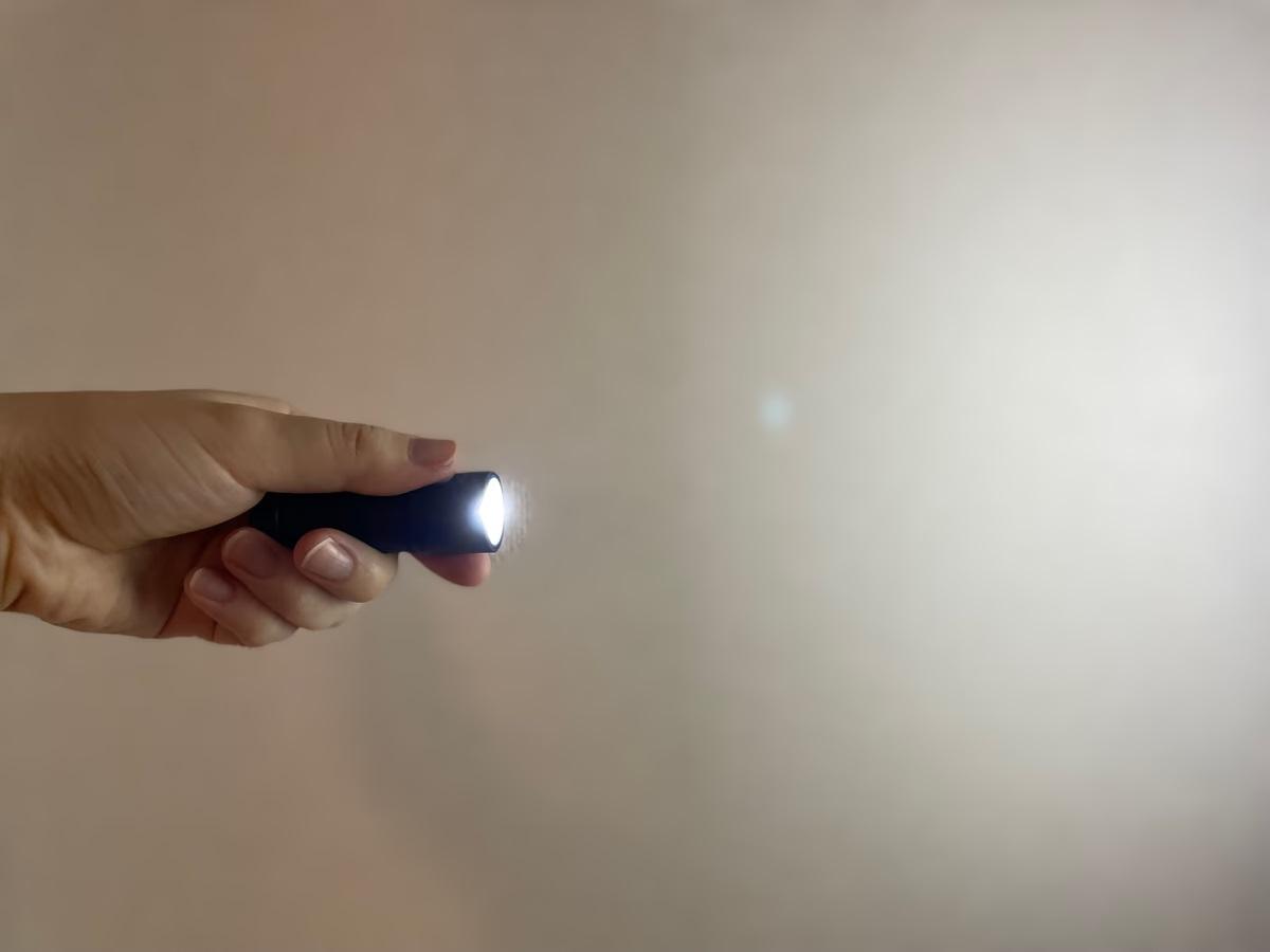 IKEAのアーティストコラボ、今年は六角レンチ型LED照明が