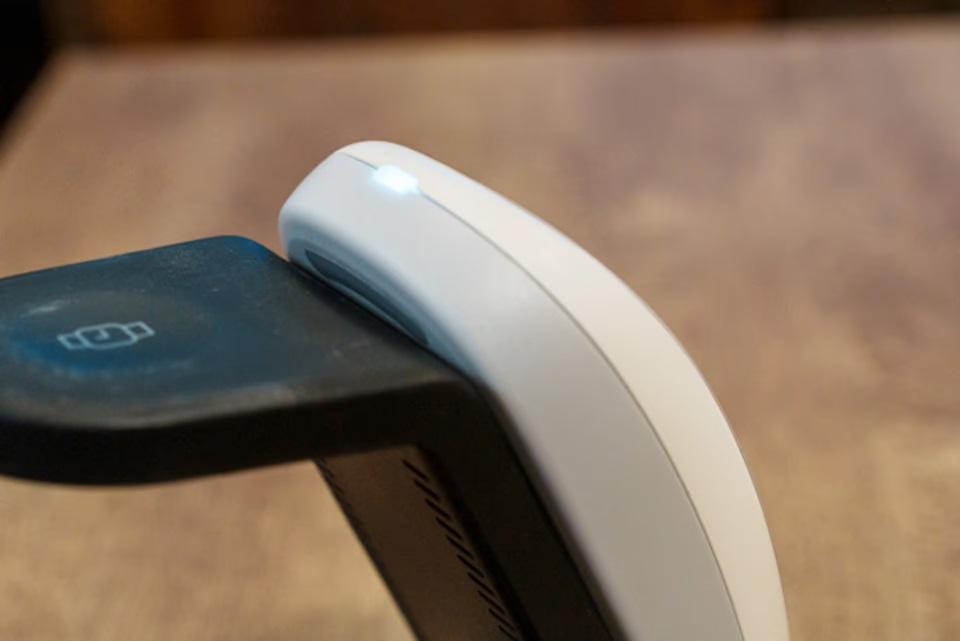 ケーブルレスで快適充電！Appleの｢Magic Mouse｣を使いやすくする