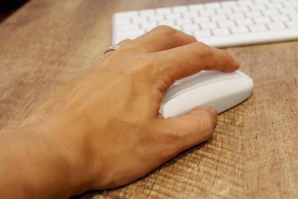ケーブルレスで快適充電!Appleの「Magic Mouse」を使いやすくする ケーブルレスで快適充電!Appleの「Magic Mouse」を使いやすくする
