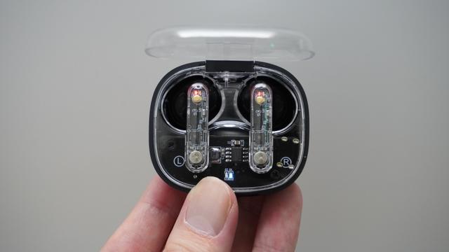 ふたつのデバイスを同時に聴ける画期的なワイヤレスイヤホン