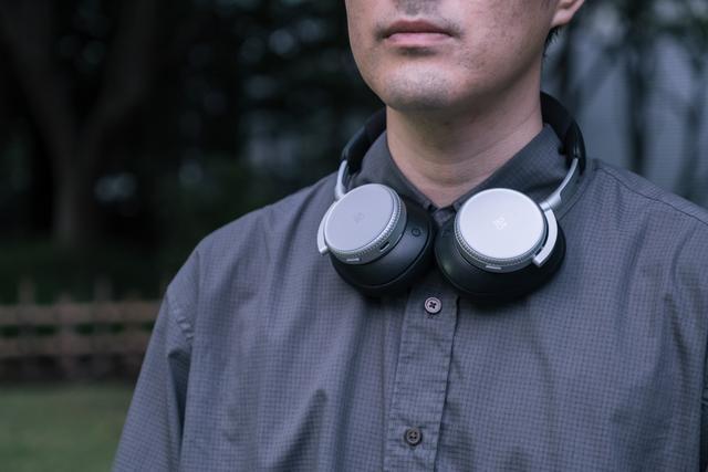 音質は当たり前。首に掛けてもサマになるヘッドホン3選 | ギズモード