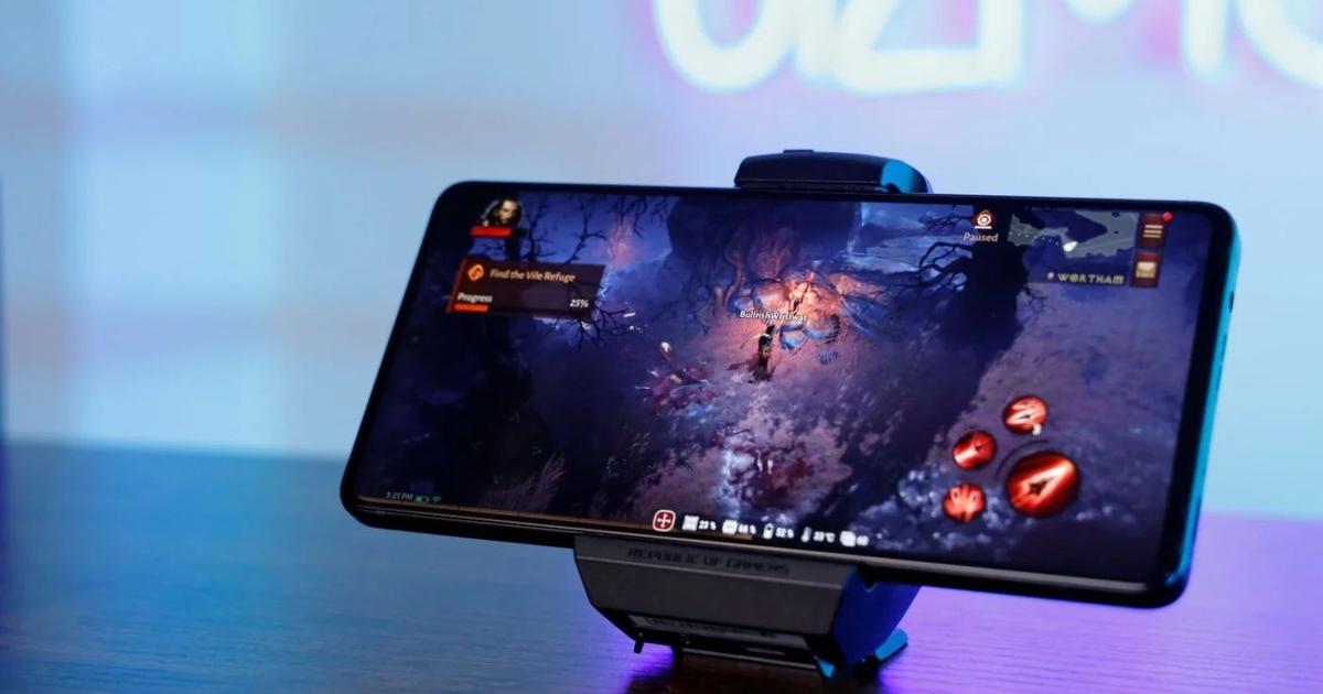 Asusの新作スマホは抜群のゲーム性能。だけど冷却はマストだよ 