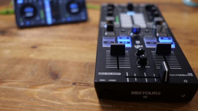 Reloop Mixtour ProにDJプレイヤーなんていらんのですよ Reloop Mixtour ProにDJプレイヤーなんていらんのですよ
