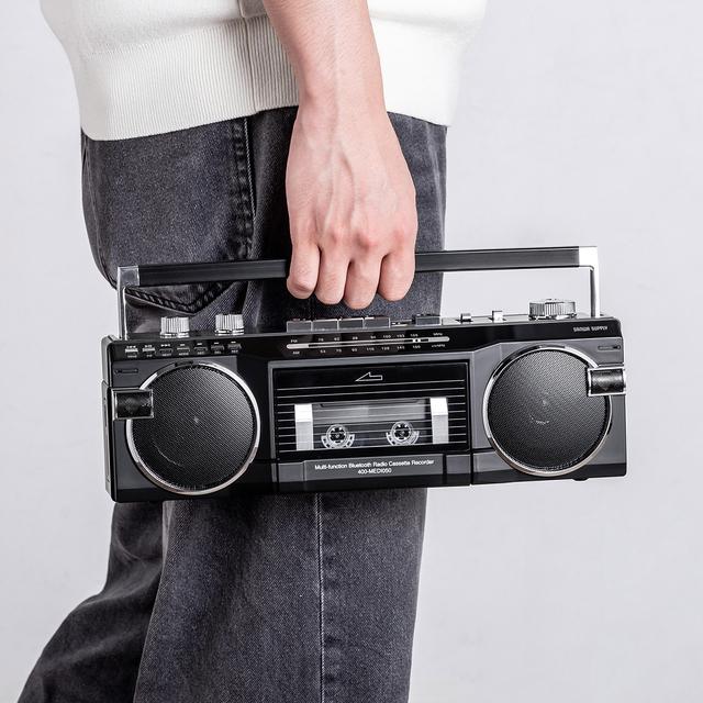 昭和レトロ感たっぷり。だけどスマホやUSBともつながる便利な 昭和レトロ感たっぷり。だけどスマホやUSBともつながる便利な