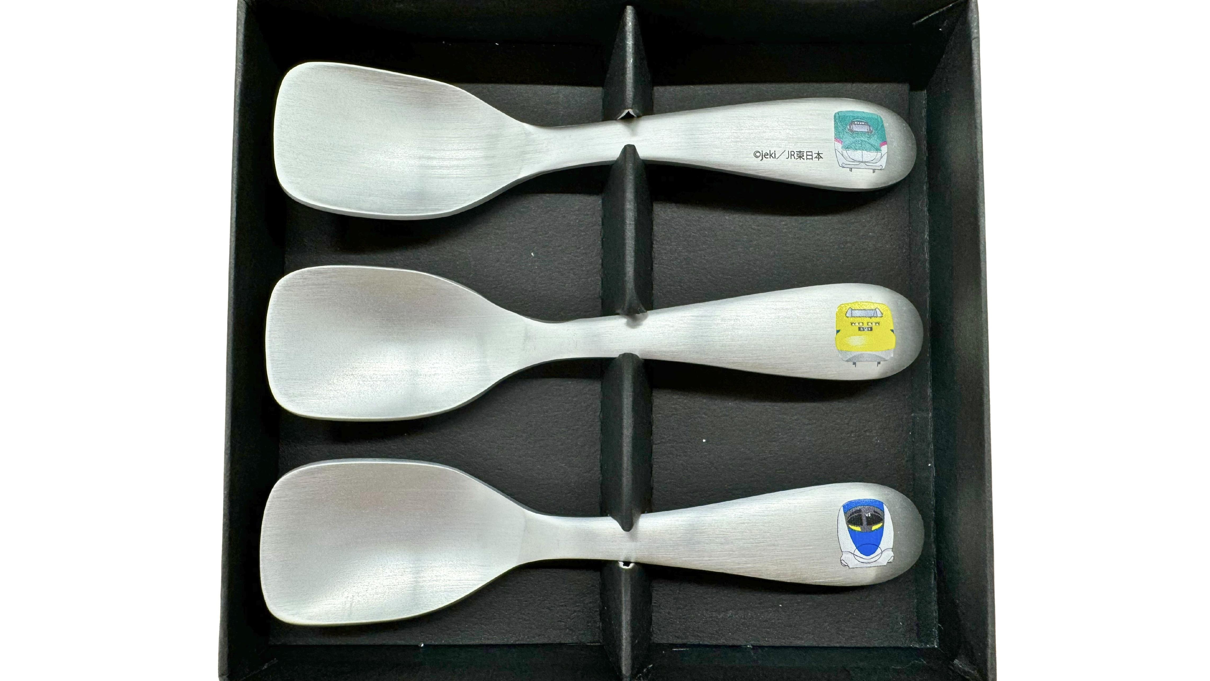 あの硬いアイスだっていける。新幹線の車体を再生。なんとスプーンに