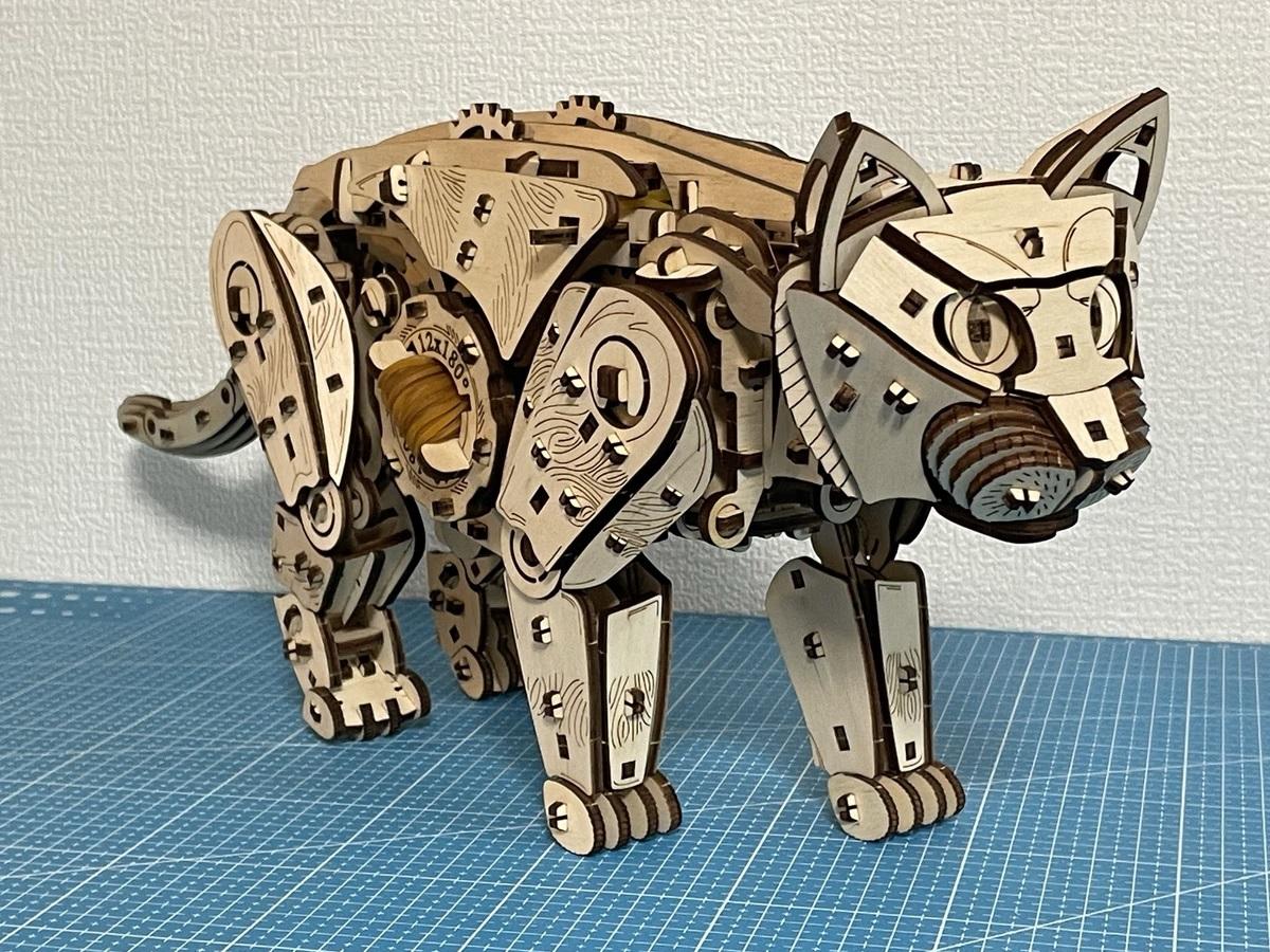 自然素材でできた癒しの友達。簡単組み立てできる犬型木製キット