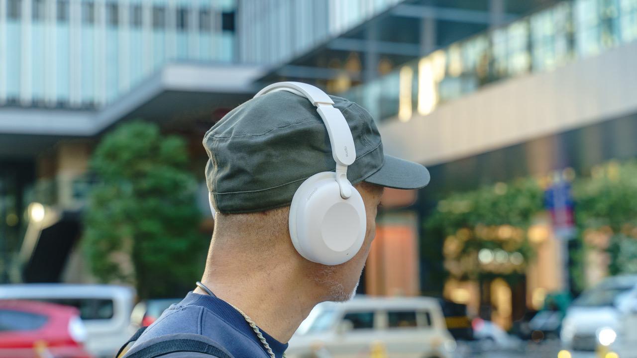 AirPods派の私が惚れた。パールホワイトがきれいなSUDIOのヘッドホン