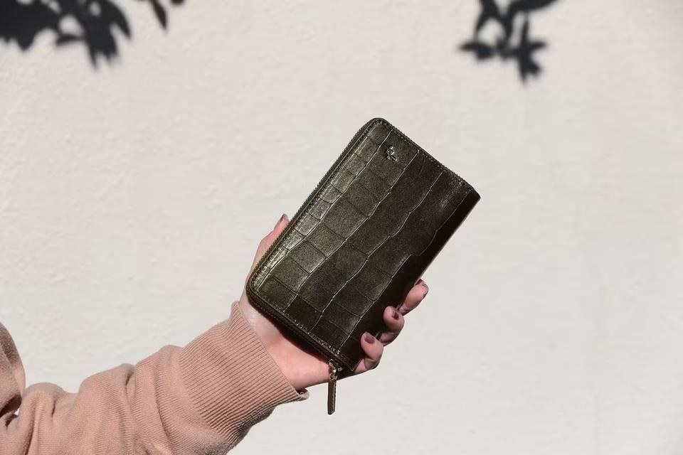 これ1つで外出できる。収納力とスマートさを両立した美しいマルチウォレット | ギズモード・ジャパン