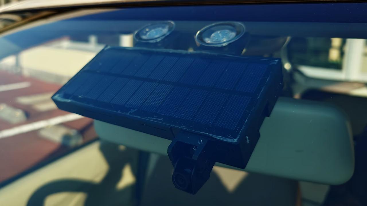取り付け簡単、電源いらず。太陽光でずっと使える｢PetaCam｣でドライブをもっと安心に