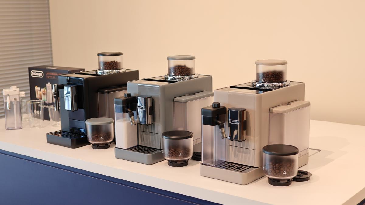 異なる豆が混ざらないデロンギのコーヒーマシン。ミルクメニューも