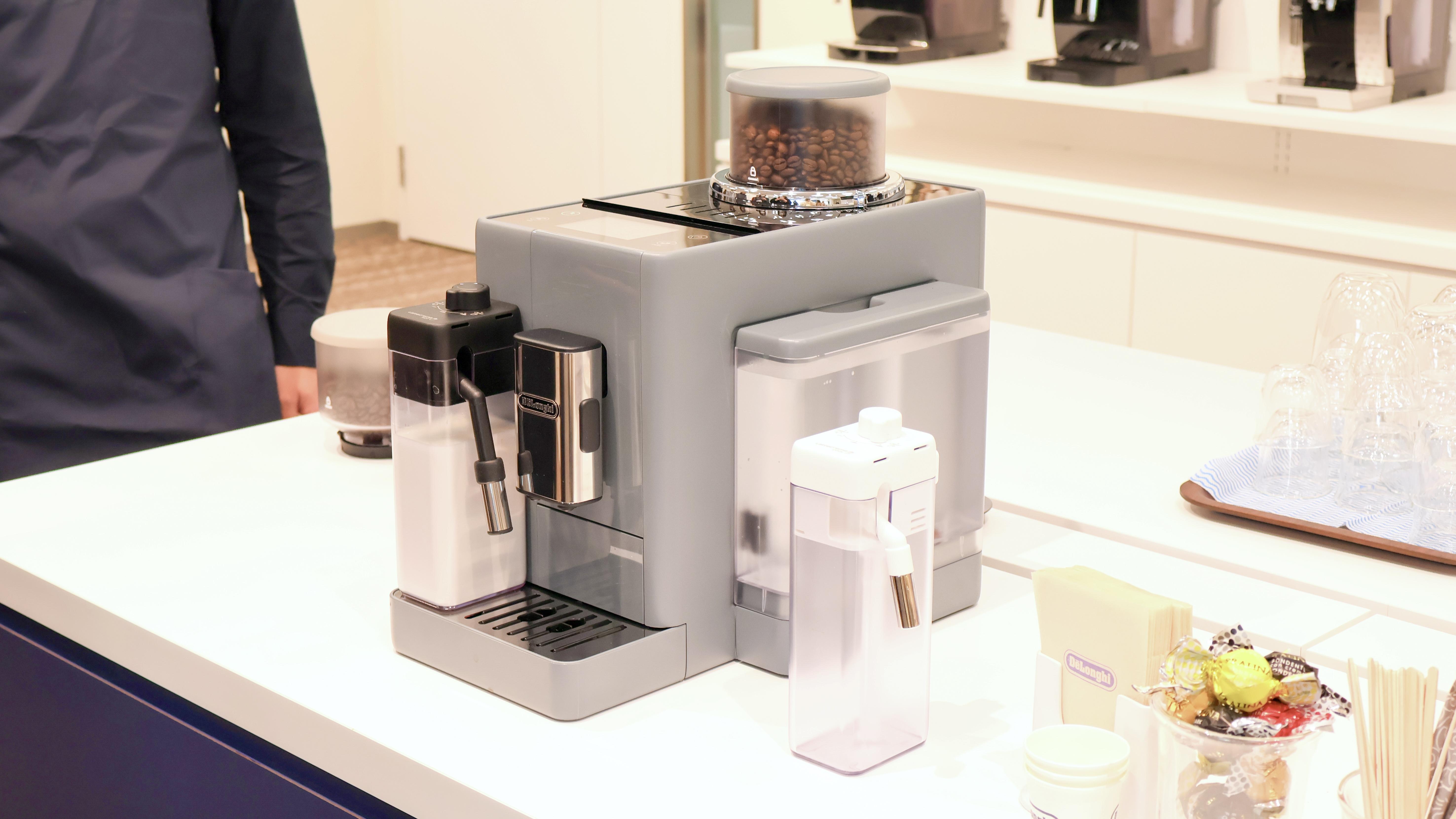 異なる豆が混ざらないデロンギのコーヒーマシン。ミルクメニュー