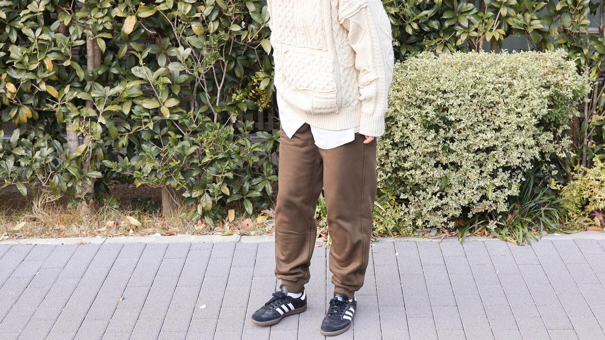 裏地が主役。ユニクロのスウェットパンツは重ね着いらず | ギズモード 