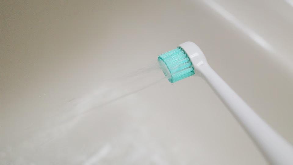 電動歯ブラシ｢Water Sonic｣で歯磨きとフロスを効率的にケア！自宅でも