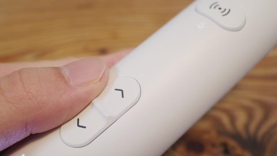 電動歯ブラシ「Water Sonic」で歯磨きとフロスを効率的にケア！自宅