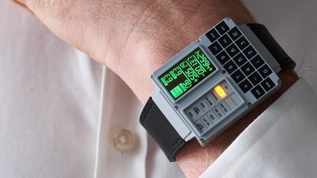 アポロ計画 アポロ計画のコンピューター仕様。メカメカしい腕時計が超クール