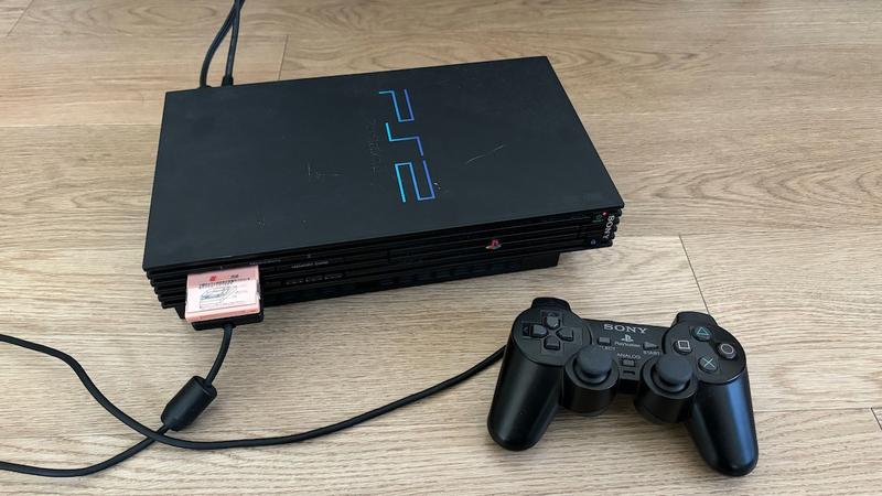 ps2 の中のパーツです300円で サブスク疲れた。平成8年生まれの私はいま「PS2」にハマってます