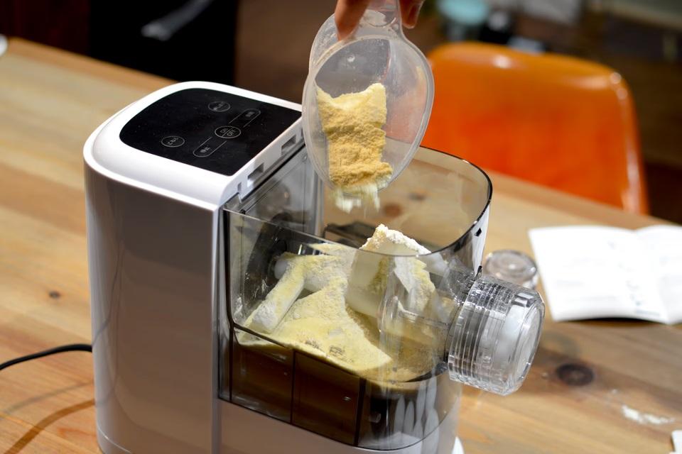 自宅で生パスタ作れちゃうメーカーが楽しすぎ！ 本格カルボナーラも