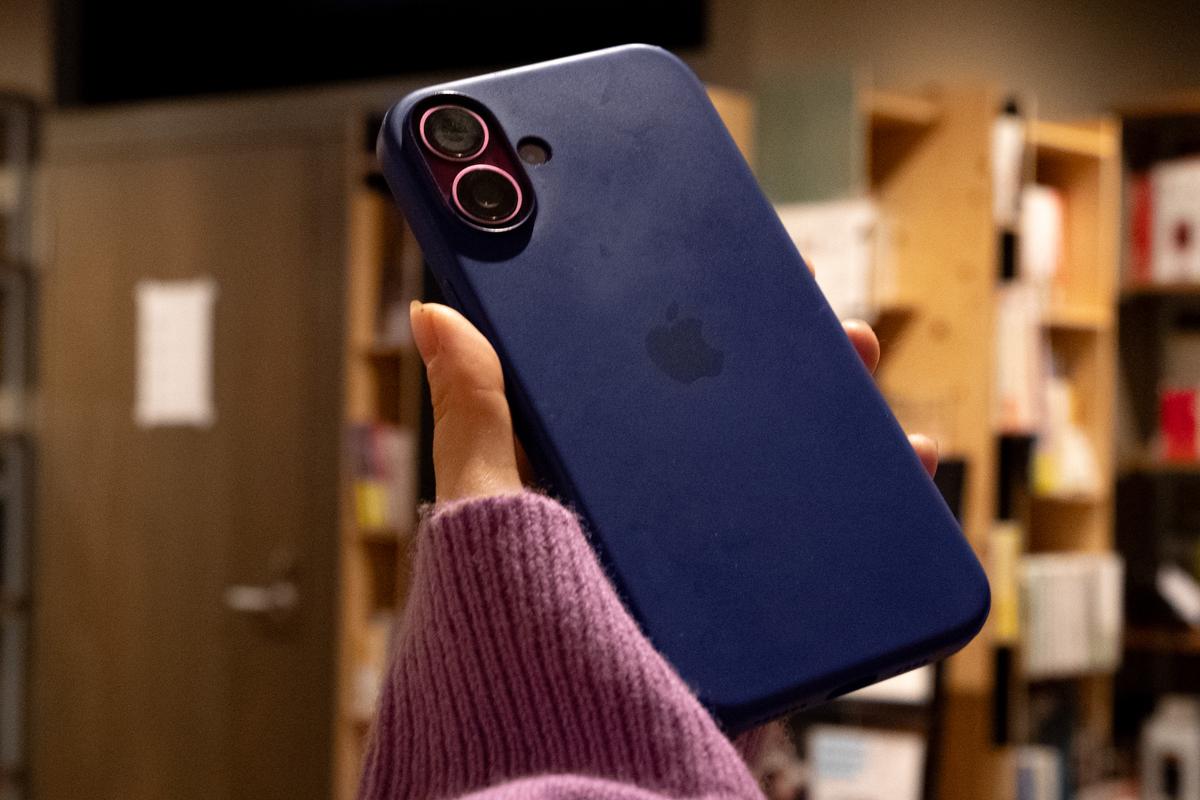 iPhone 16の純正シリコンケース、3カ月使ってみた結果 | ギズモード