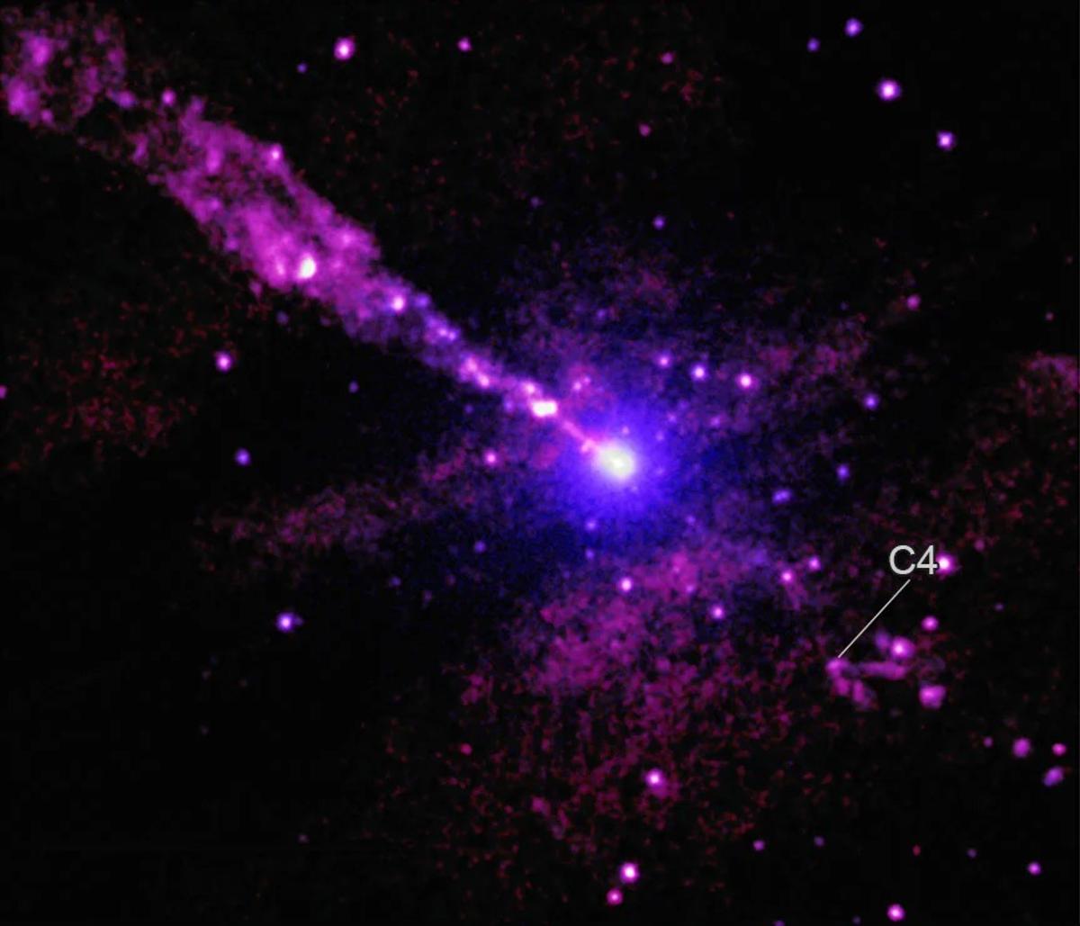 ブラックホールに“何か”が衝突。人工衛星がとらえた「宇宙ジェット」の
