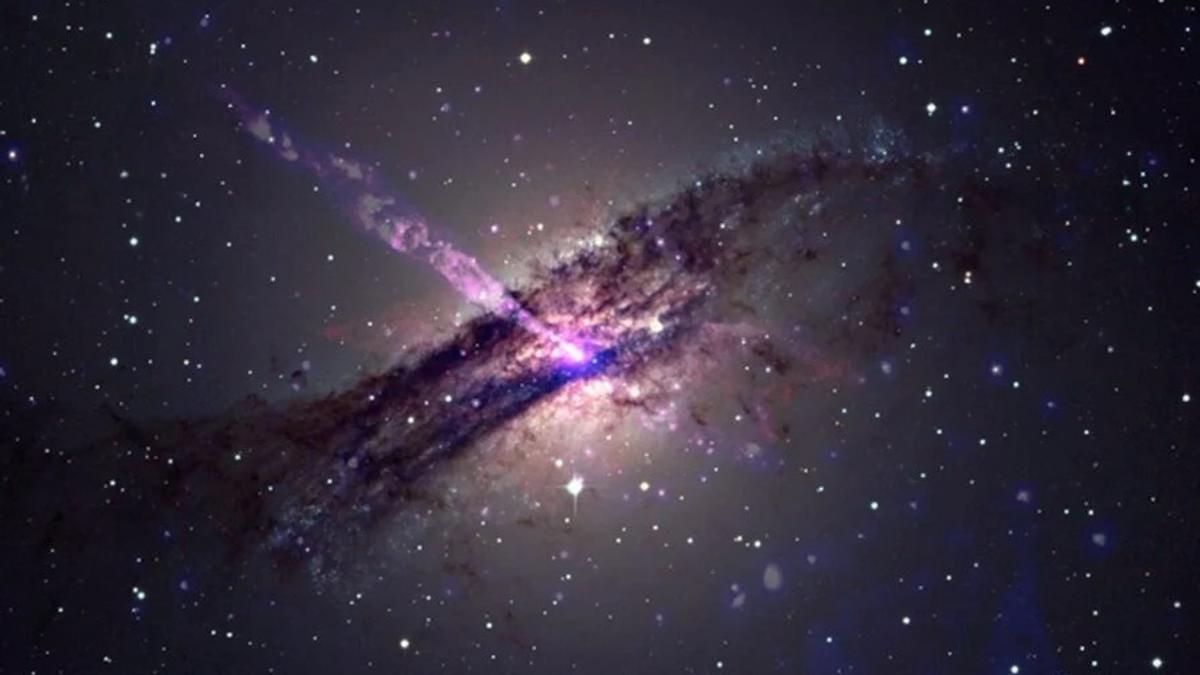 ブラックホールに“何か”が衝突。人工衛星がとらえた「宇宙ジェット」の