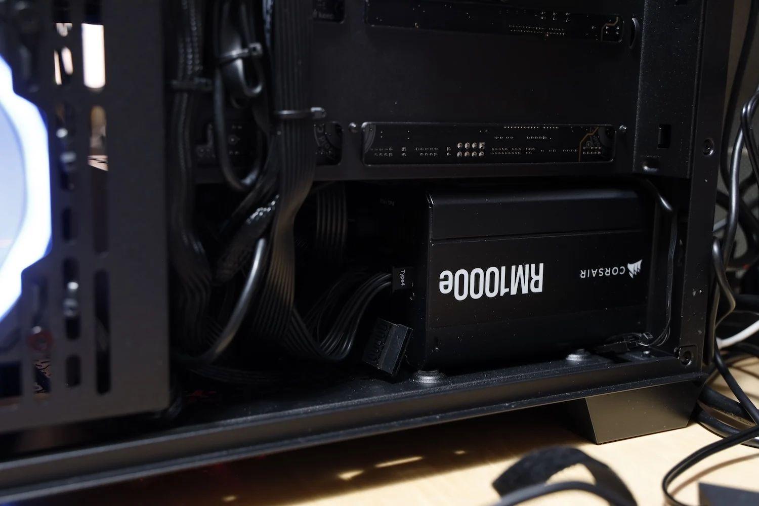 魔法の光と2つの独立モニター！ピラーレス水槽ゲーミングPC RTX 2060 Rtx 2060 ゲーミングpc 水槽 水槽みたいなゲーミングPC Origin PC発