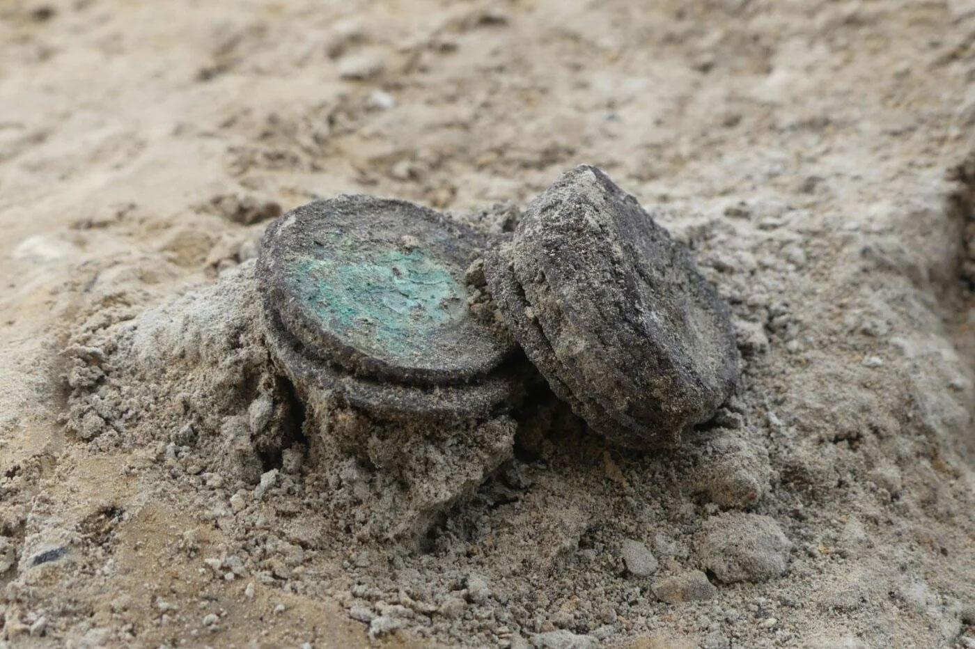 ローマ時代の「金の指輪」がフランスで発掘される | ギズモード・ジャパン