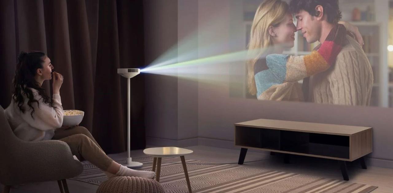 プロジェクターの新時代、幕開けか。照明一体型がLGから登場 | ギズモード・ジャパン