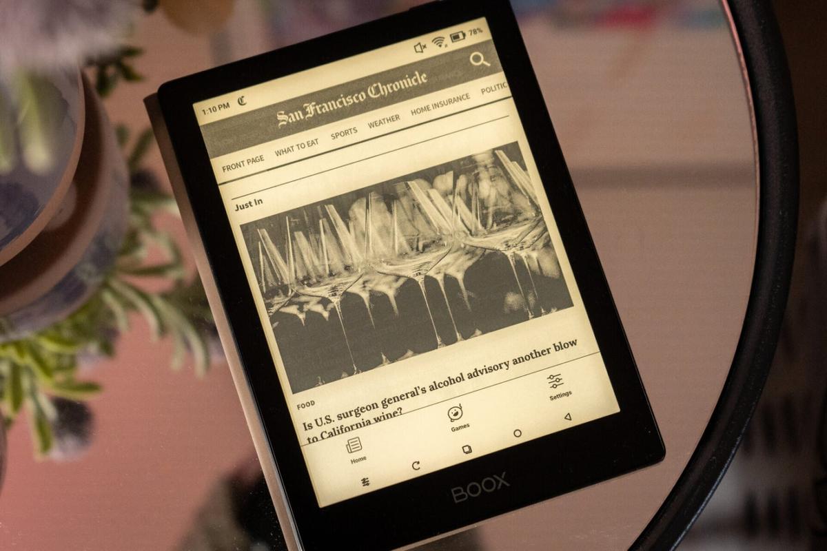 どんな電子書籍も読める「Onyx Boox Go6」はゆっくりできる人向け 