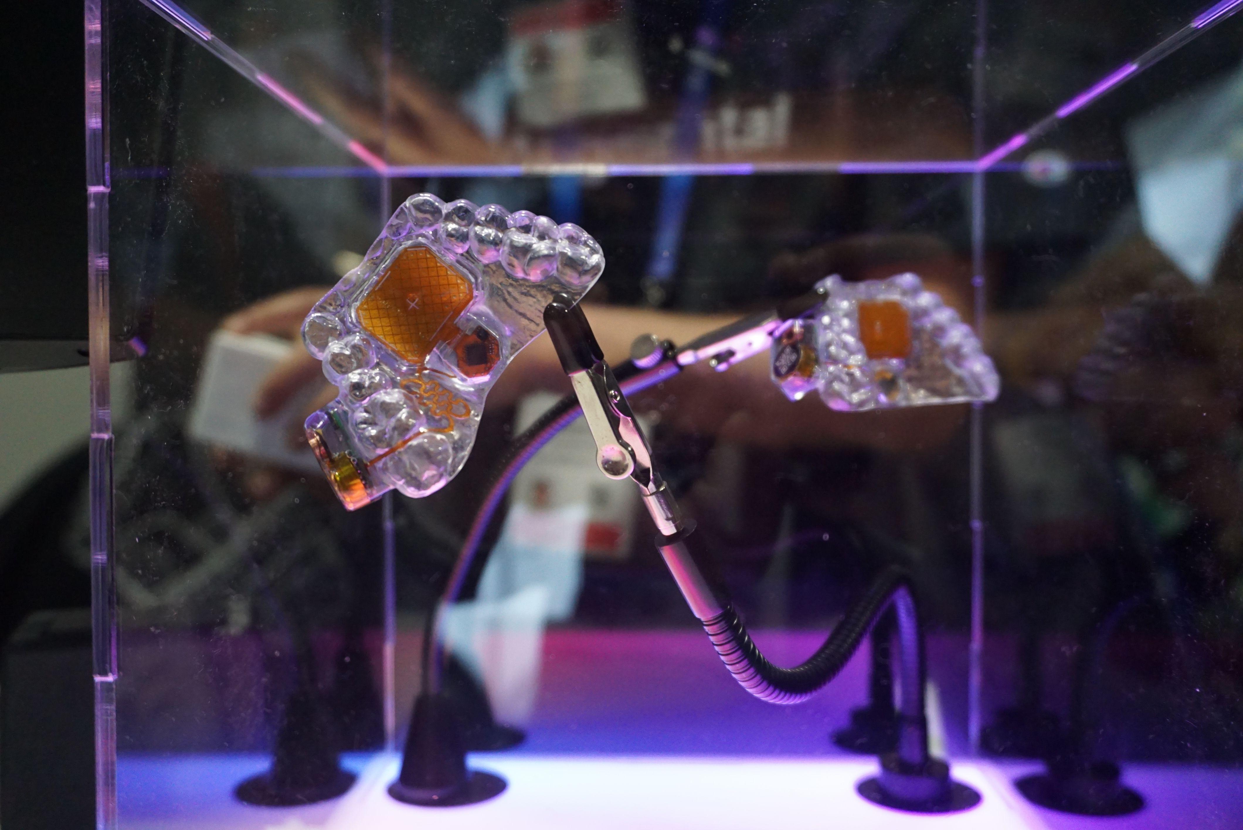 マウス（お口）でガジェットを操るマウス。可能性は無限大