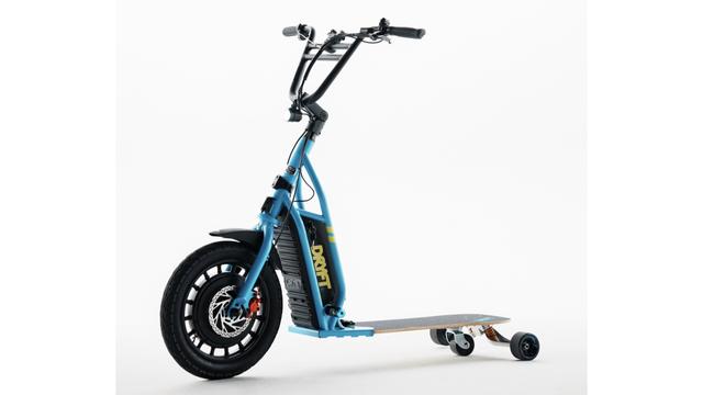 時速140km!? 世界最速電動キックボードレース、ドバイで開催