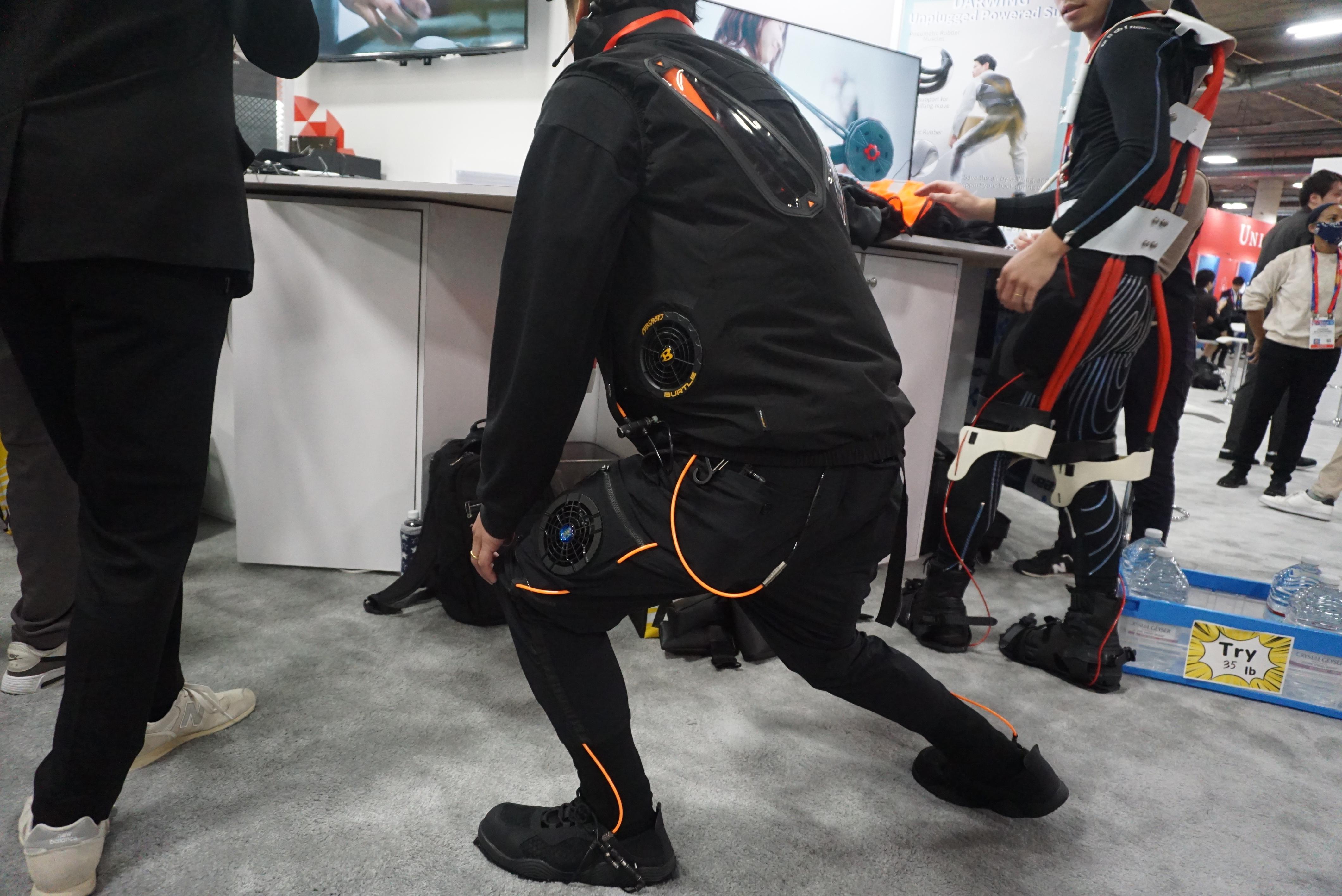 アンプラグドパワードスーツ。圧縮空気を使えばチカラが手に入る