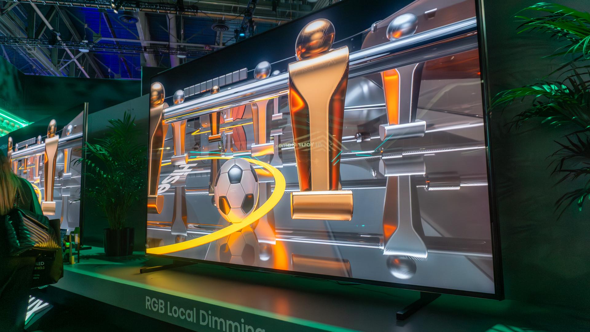 116インチ。液晶の限界を突破した、めちゃデカ美麗液晶テレビ #CES2025