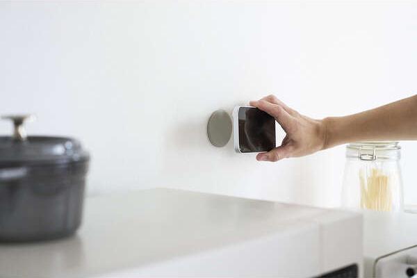 プレゼンや授業にうってつけ！あらゆる壁をタッチスクリーンに変える i-MANTA i-MANTA: Turns Any Surface Into A TouchScreen | Indiegogo