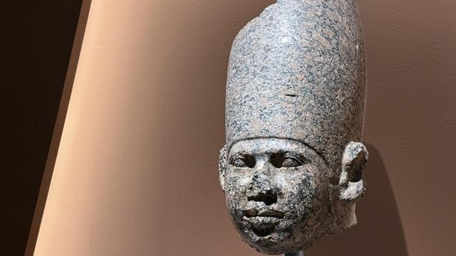 エジプトの考古学者が大英博物館にロゼッタ・ストーンの返却を