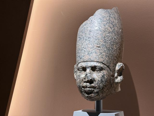 古代エジプトのブロンズ彫刻と陶器 ブロンズ像 エジプト 西洋彫刻