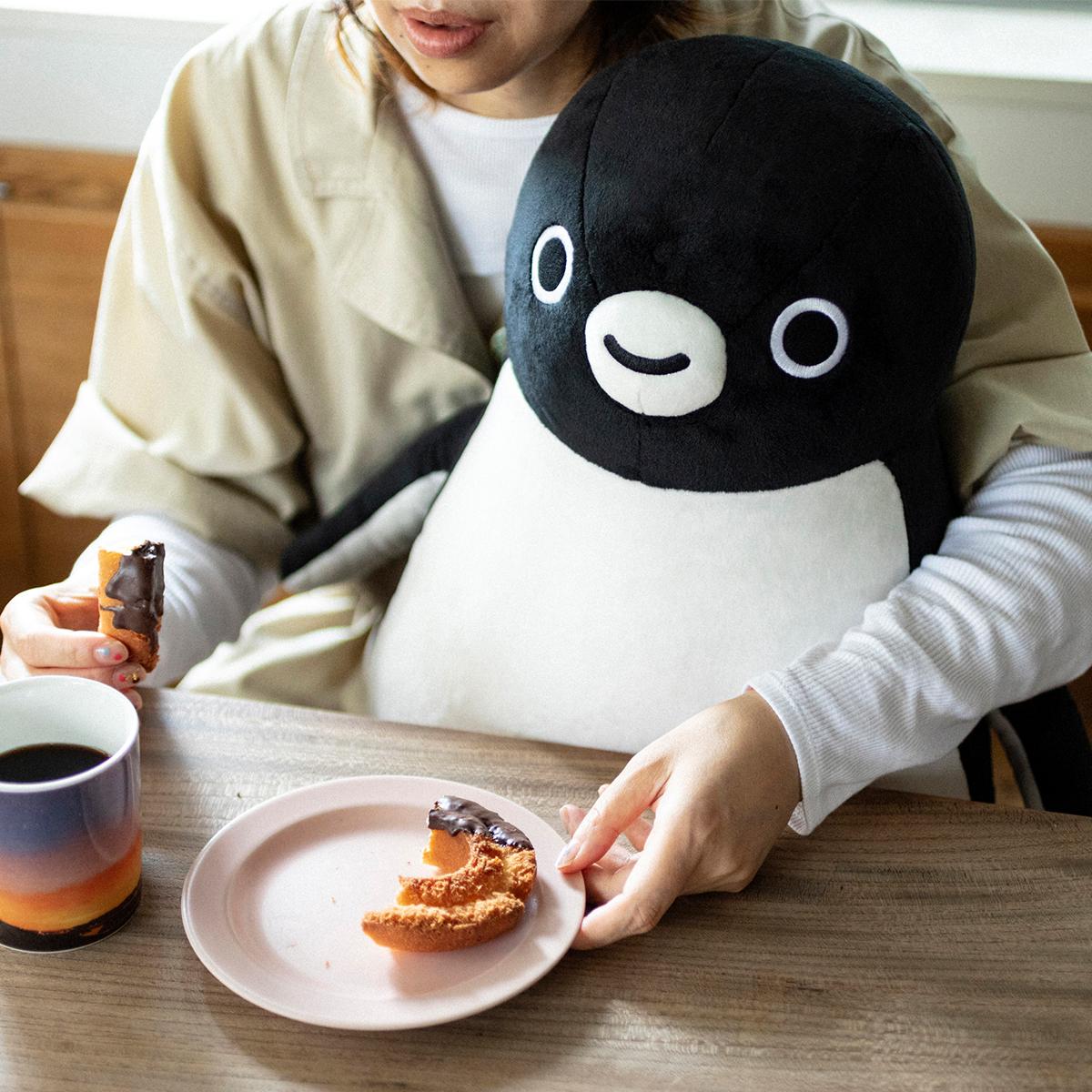 見慣れた「あのペンギン」、推し活用ポーチになりました | ギズモード