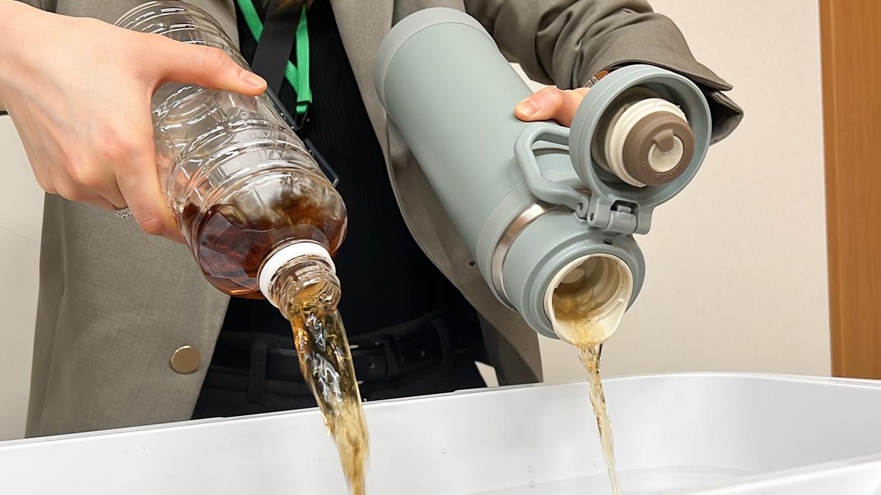 もう勢い余ってこぼさない。サーモスの新作｢飲み物が優しく出てくる水筒｣