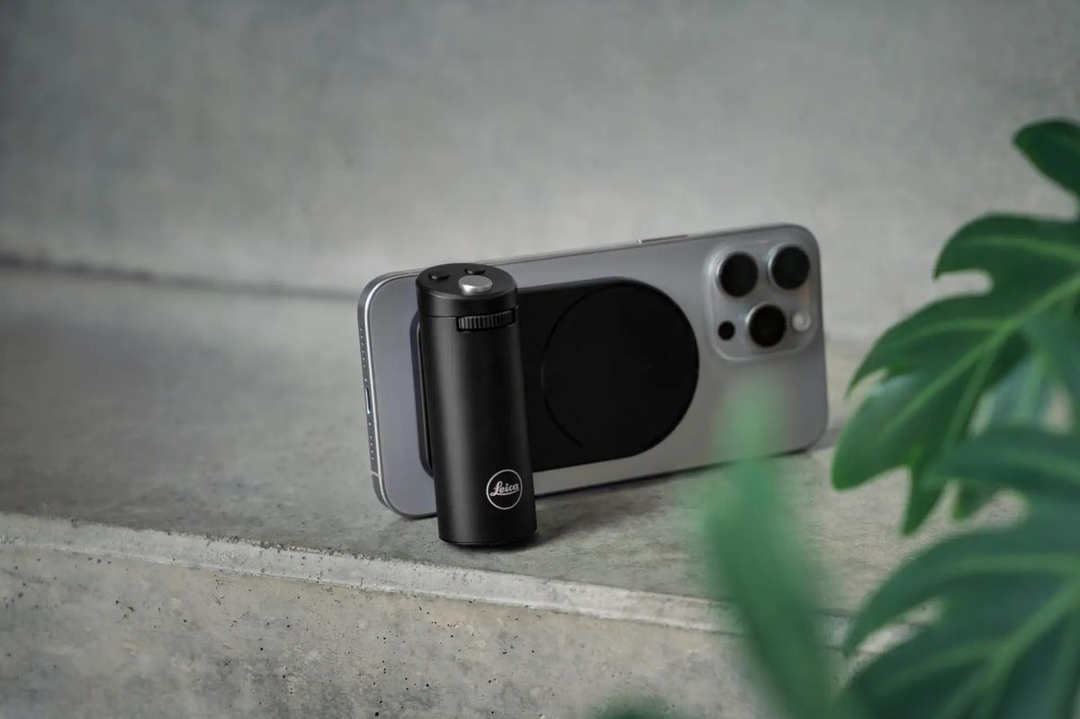 iPhone用カメラグリップで約5万円。これがライカの重みです 