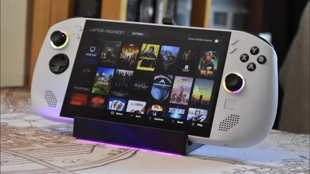 Steam Linkを超えた？ RazerのポータブルゲーミングPCドッグはデキが
