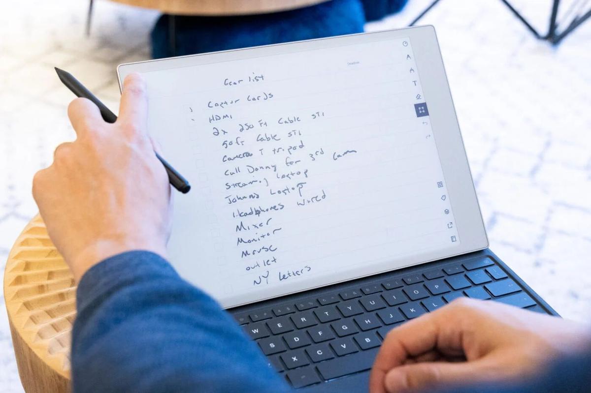 贅沢な“手書きの喜び”。E Inkタブレット「reMarkablePaper Pro 