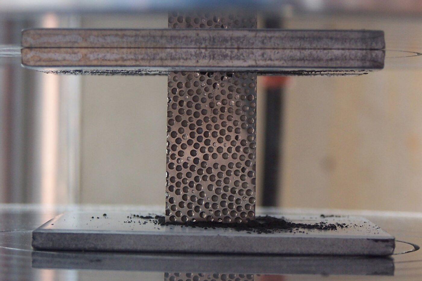 競売 240218metalfoam.jpg?w=1280 金属工学