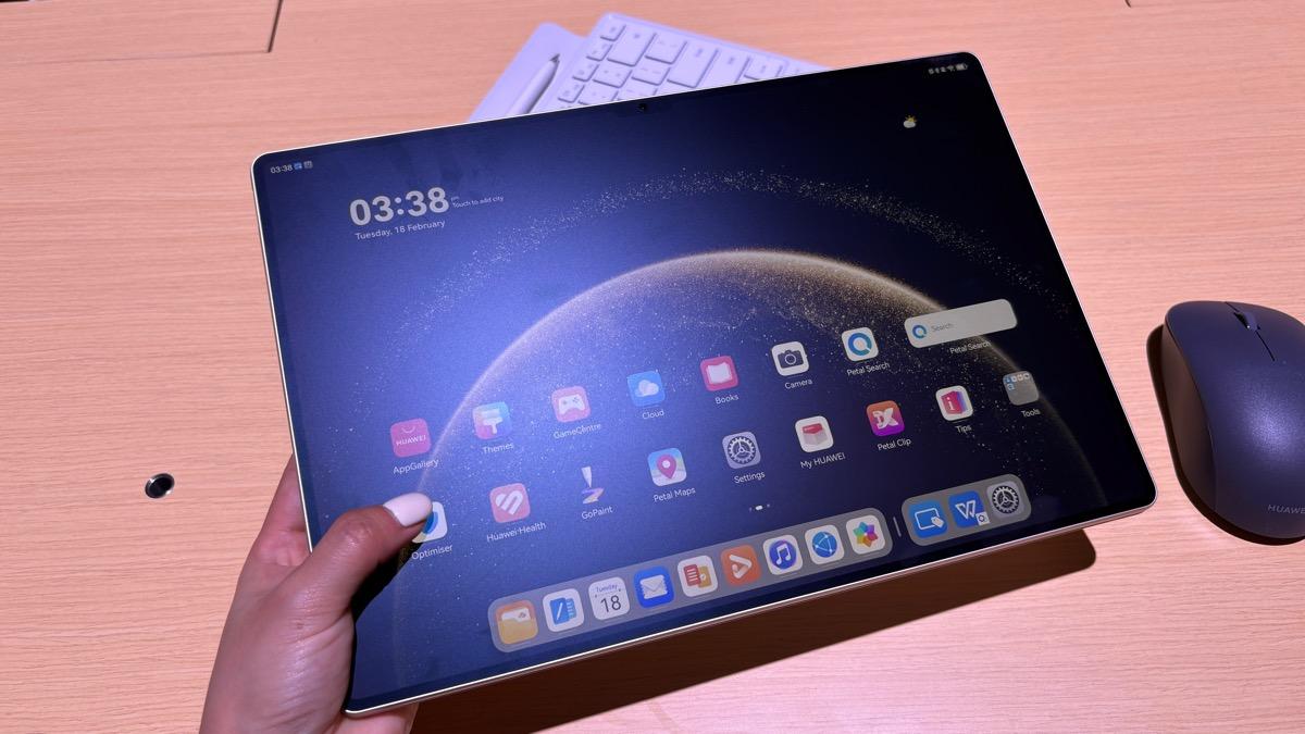 ファーウェイの新型タブレット、映り込み防止力がすっげえ