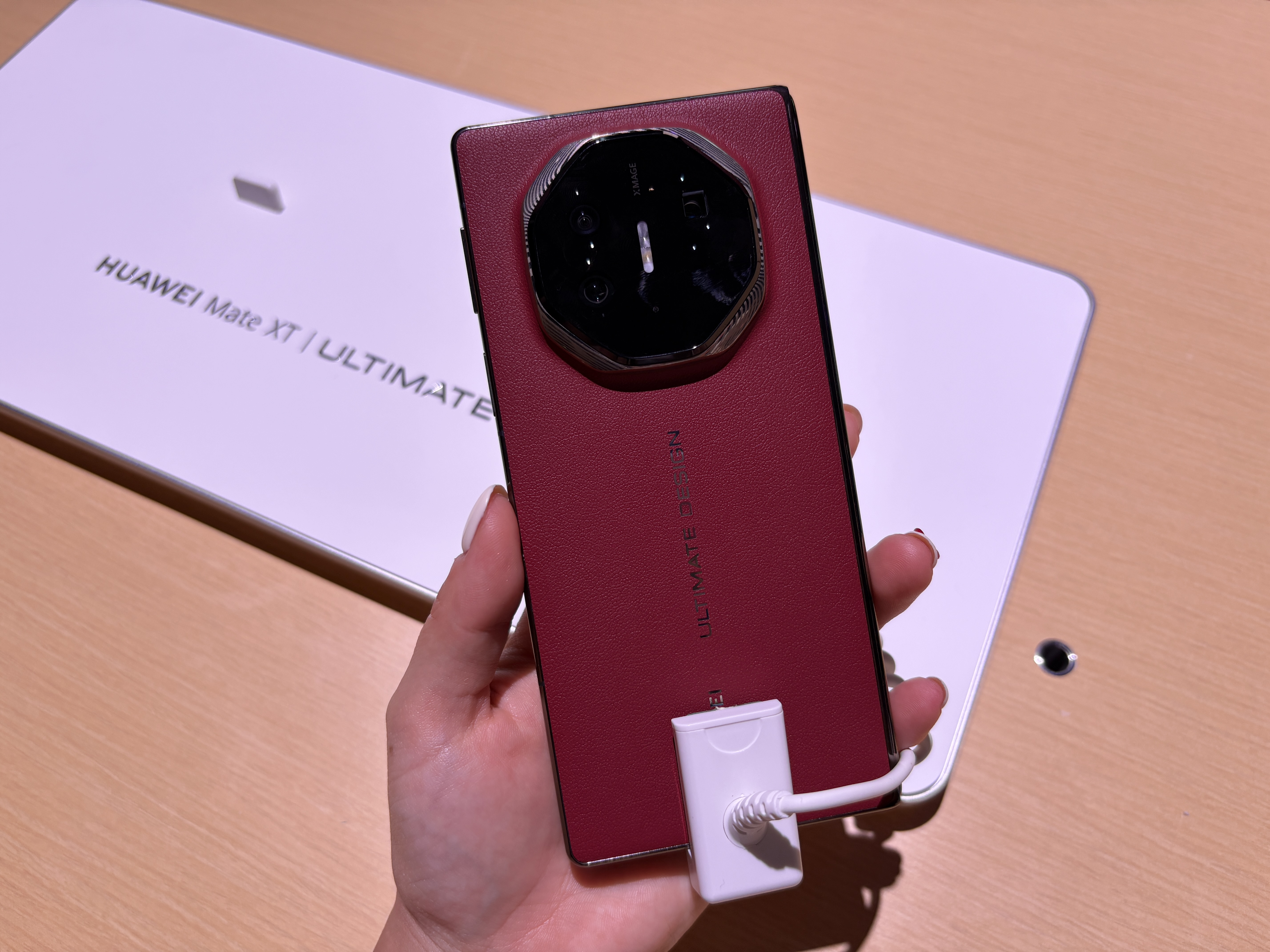 三つ折りスマホ」やばいかもしれない | ギズモード・ジャパン