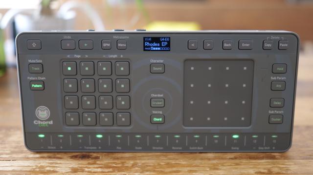 音楽の知識がなくても指1本でコードが弾ける！ コード進行