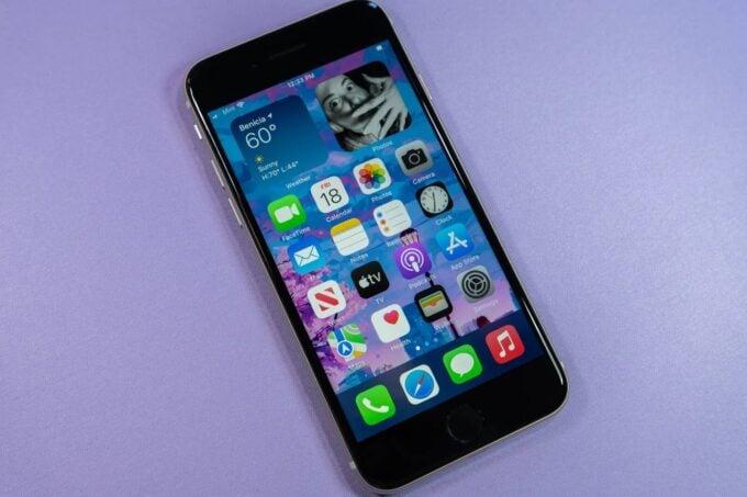 iPhone 16e｣ホームボタン廃止で論争。Androidユーザーは高みの見物