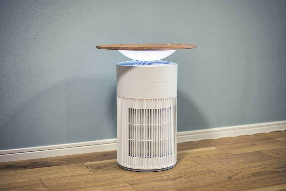 1台4役の「SwitchBot空気清浄機Table」が「私の上にモノを置いてもいい 
